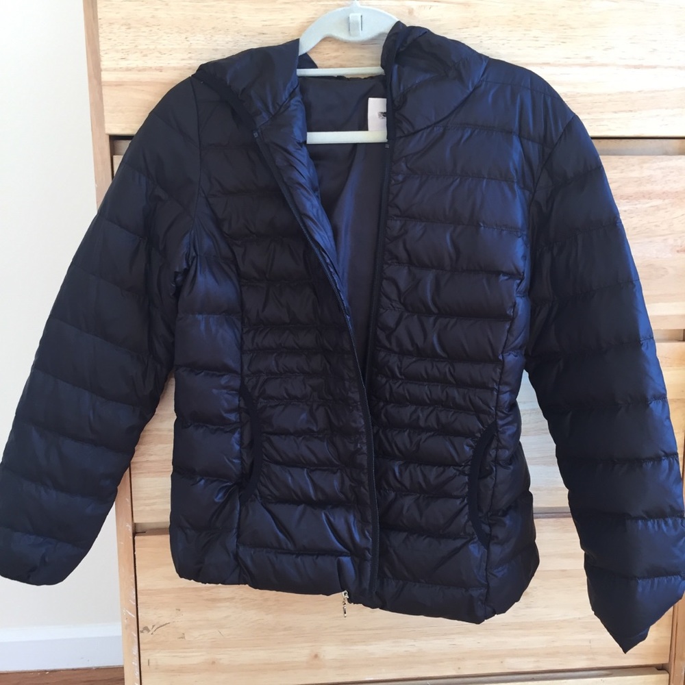 Black short down jacket
